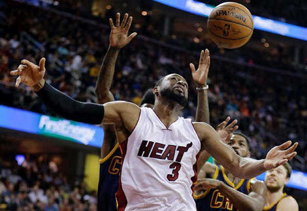 Miami Heat vs. Cleveland Cavaliers Game Recap: Wade Exits with Knee Injury in Blowout Loss