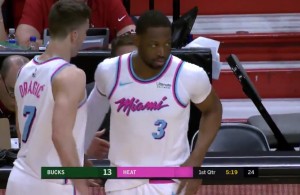 Dwyane Wade Receives Rousing Ovation as Checks in for First Time