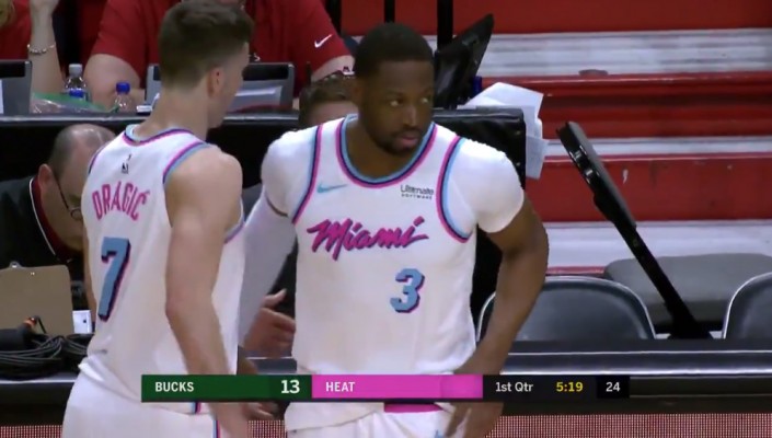 Dwyane Wade Receives Rousing Ovation as Checks in for First Time
