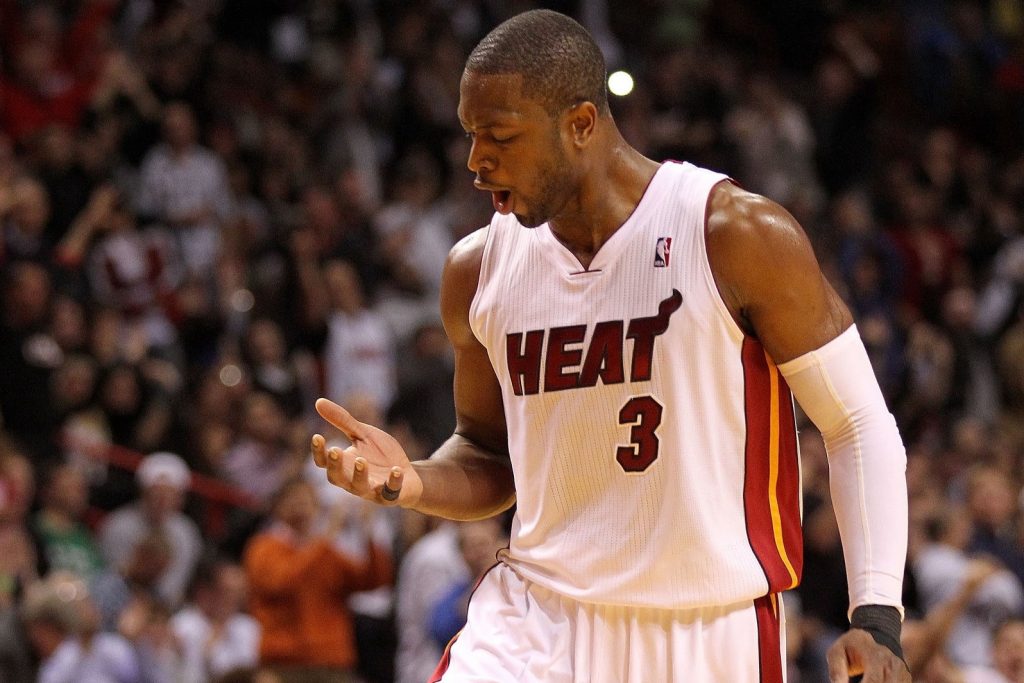 NBA player-movement roundup: Dwyane Wade re-signs with Miami Heat