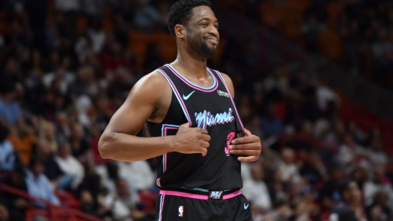 NBA player-movement roundup: Dwyane Wade re-signs with Miami Heat